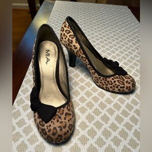 NWOT🌷MIA cheetah heels w/ black bow